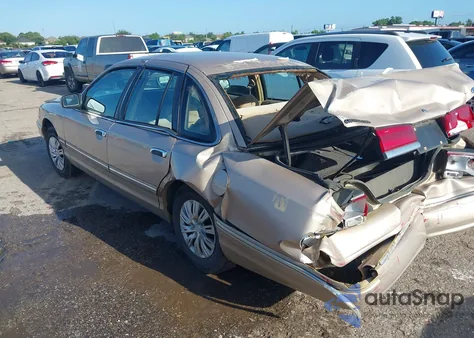 1997 Ford Crown Victoria z USA, uszkodzony, nr VIN 2FALP73W2VX166388